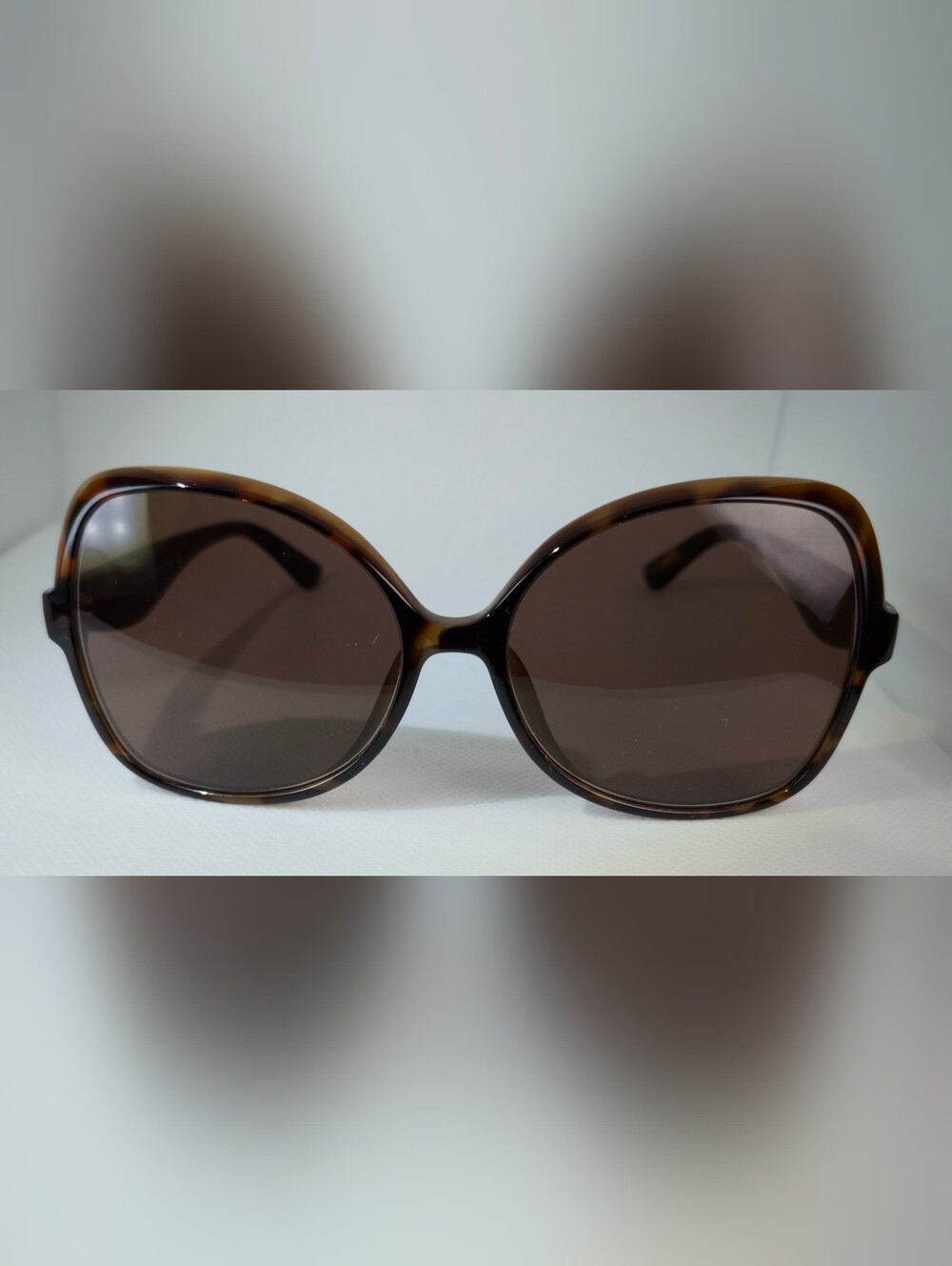 Paradise. Classic Women's Oversized Tortoiseshell Sunglasses.